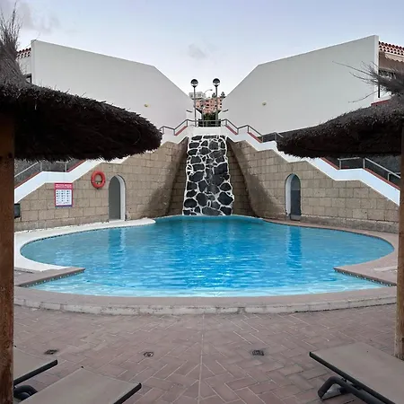 Апартаменти Island Village Адехе
