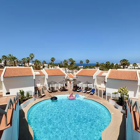 Апартаменти Island Village Адехе