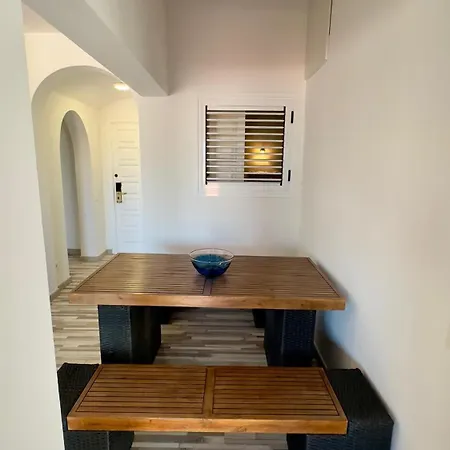 דירה Island Village