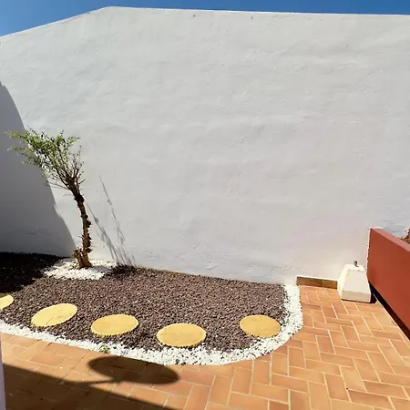 Island Village אדחה