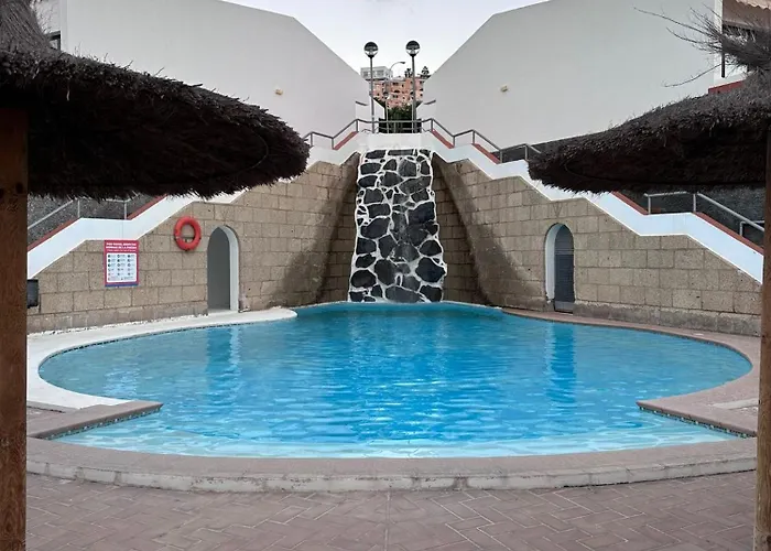 Апартаменти Island Village Адехе