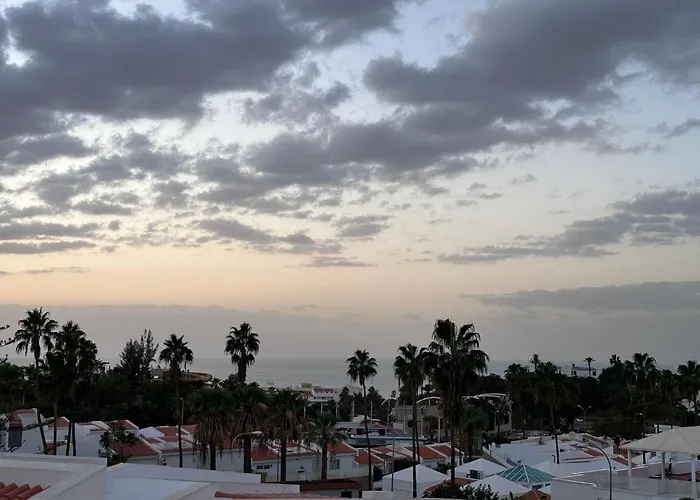 Апартаменти Island Village *