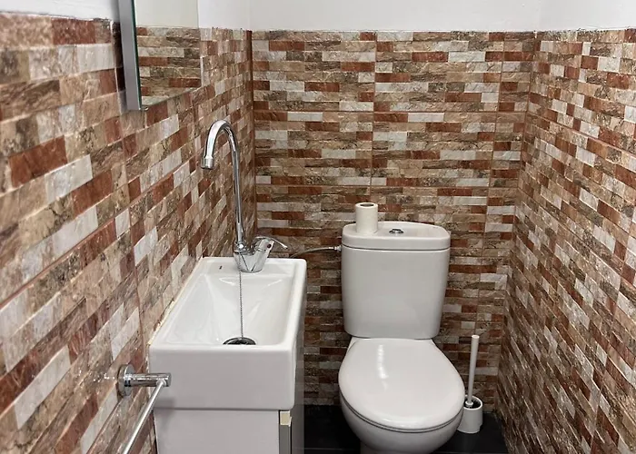 Апартаменти Island Village Адехе