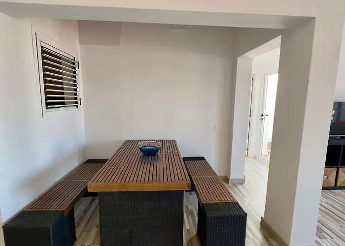 Island Village Адехе