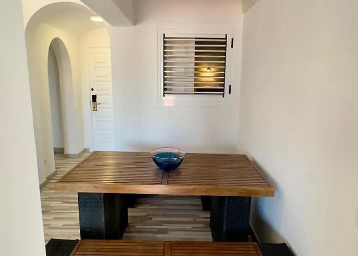 Апартаменти Island Village