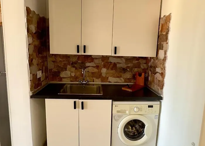 Апартаменти Island Village