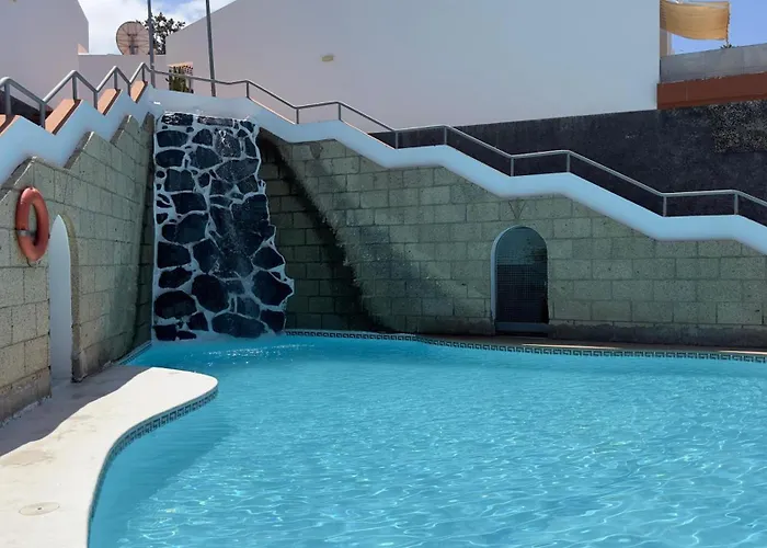 Апартаменти Island Village *