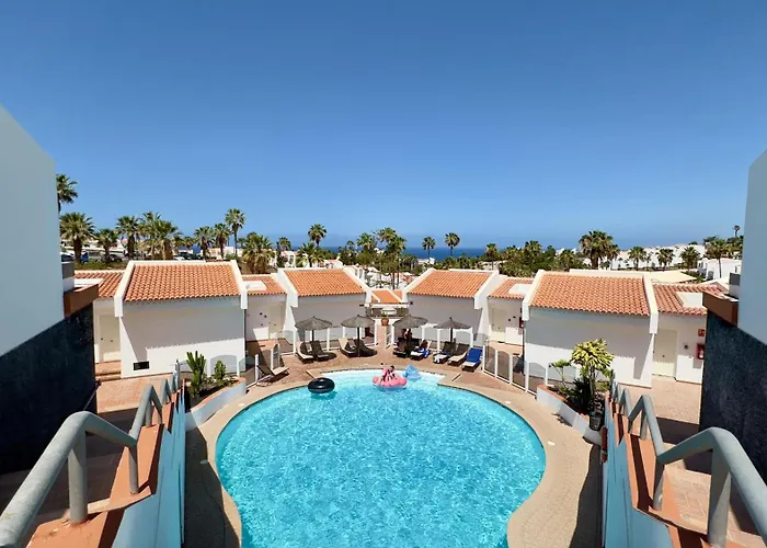 Апартаменти Island Village Адехе